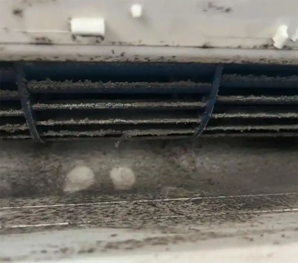 洛浦空调吹的风有股烧焦味是怎么回事